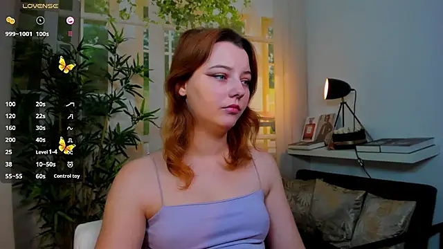 pretty little thing online show from November 28, 3:47 pm