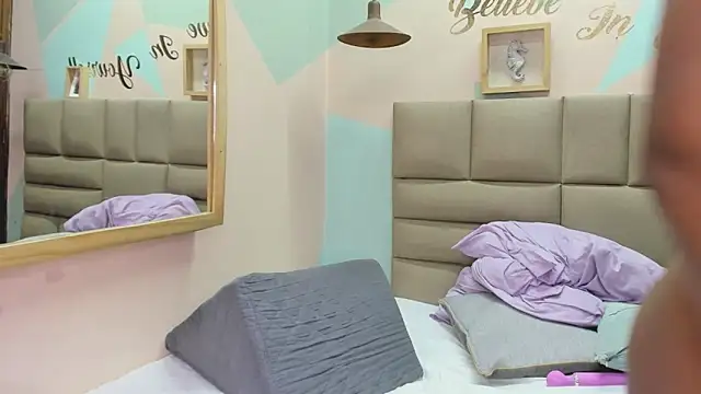 lilybaudyn  online show from March 19, 7:51 am