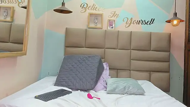 lilybaudyn  online show from March 21, 5:11 am