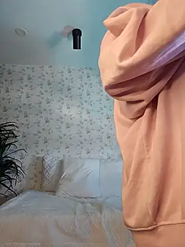 valery mora online show from January 30, 2:15 pm