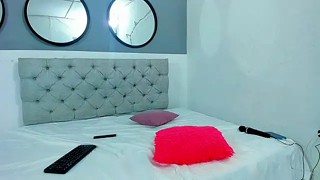 Sophie and andress online show from October 7, 11:46 pm