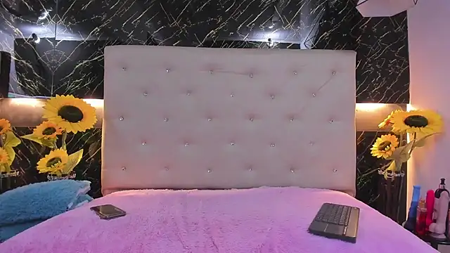 Alexa Smith   online show from February 22, 7:23 am