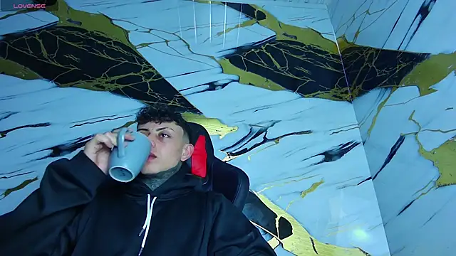 Kevin22 222 online show from March 14, 1:37 am