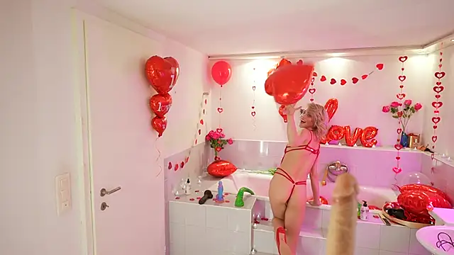 Snapshot of missdaisydiamond777 chatting on February 14, 2:02 pm missdaisydiamond777 online show from February 14, 2:02 pm