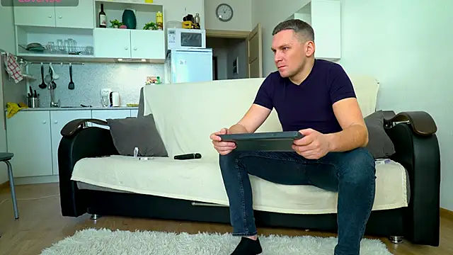 Snapshot of littlesweettifany chatting on December 4, 10:02 am littlesweettifany online show from December 4, 10:02 am