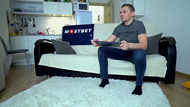 Snapshot of littlesweettifany chatting on December 21, 9:12 am littlesweettifany online show from December 21, 9:12 am