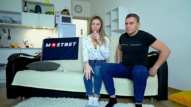 Snapshot of littlesweettifany chatting on December 22, 9:22 am littlesweettifany online show from December 22, 9:22 am