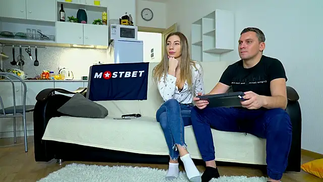 Snapshot of littlesweettifany chatting on December 22, 12:27 pm littlesweettifany online show from December 22, 12:27 pm