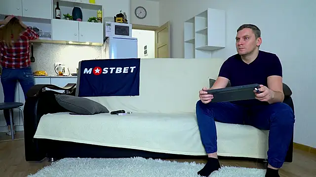 Snapshot of littlesweettifany chatting on December 24, 9:28 am littlesweettifany online show from December 24, 9:28 am