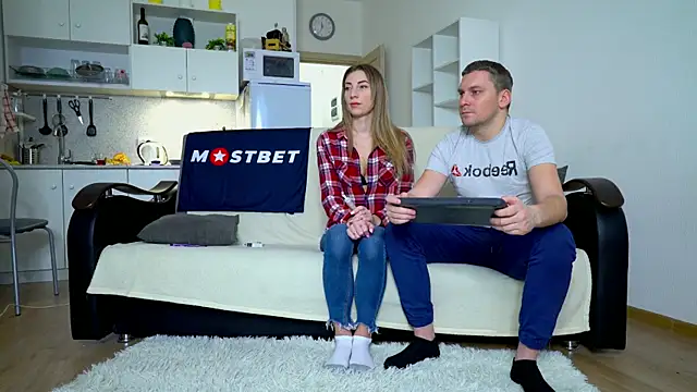 Snapshot of littlesweettifany chatting on December 25, 9:34 am littlesweettifany online show from December 25, 9:34 am