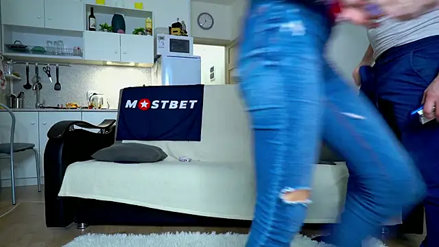 Snapshot of littlesweettifany chatting on December 26, 9:33 am littlesweettifany online show from December 26, 9:33 am