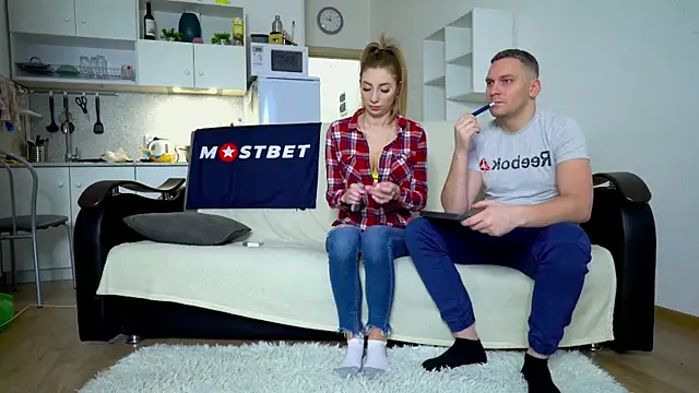 Snapshot of littlesweettifany chatting on December 28, 9:20 am littlesweettifany online show from December 28, 9:20 am