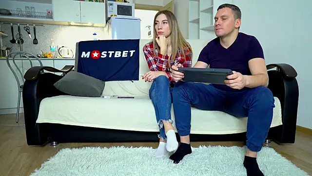 Snapshot of littlesweettifany chatting on January 14, 1:17 pm littlesweettifany online show from January 14, 1:17 pm