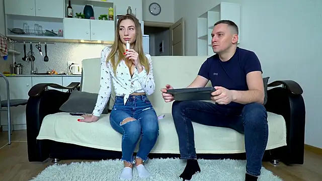 Snapshot of littlesweettifany chatting on January 21, 11:03 am littlesweettifany online show from January 21, 11:03 am