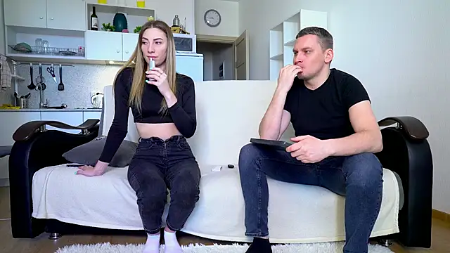 Snapshot of littlesweettifany chatting on March 7, 12:23 pm littlesweettifany online show from March 7, 12:23 pm