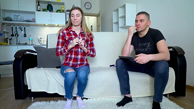 Snapshot of littlesweettifany chatting on March 17, 12:46 pm littlesweettifany online show from March 17, 12:46 pm