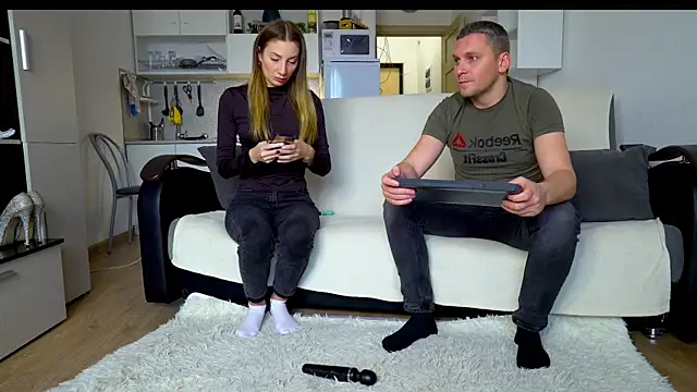 Snapshot of littlesweettifany chatting on October 28, 11:03 am littlesweettifany online show from October 28, 11:03 am