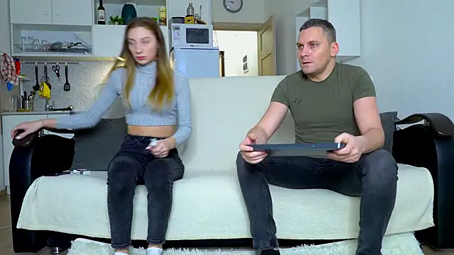 Snapshot of littlesweettifany chatting on December 4, 11:19 am littlesweettifany online show from December 4, 11:19 am