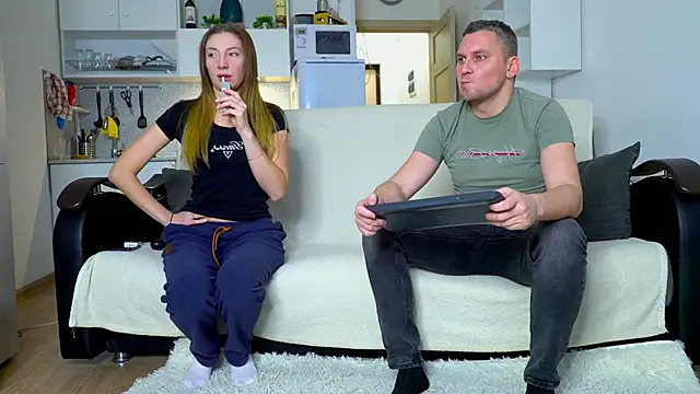 Snapshot of littlesweettifany chatting on December 5, 11:41 am littlesweettifany online show from December 5, 11:41 am