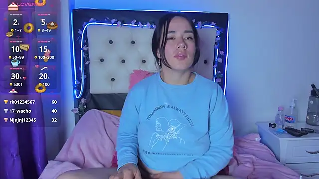 Veeronica Smith online show from March 4, 8:05 pm