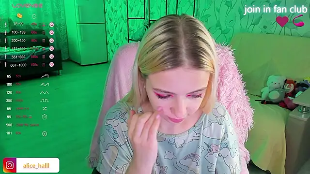 Snapshot of Alice_Halle chatting on December 2, 7:16 pm Alice Halle online show from December 2, 7:16 pm