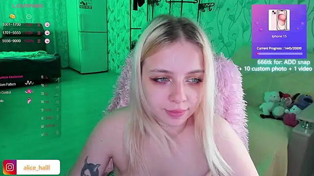 Snapshot of Alice_Halle chatting on December 4, 11:52 am Alice Halle online show from December 4, 11:52 am