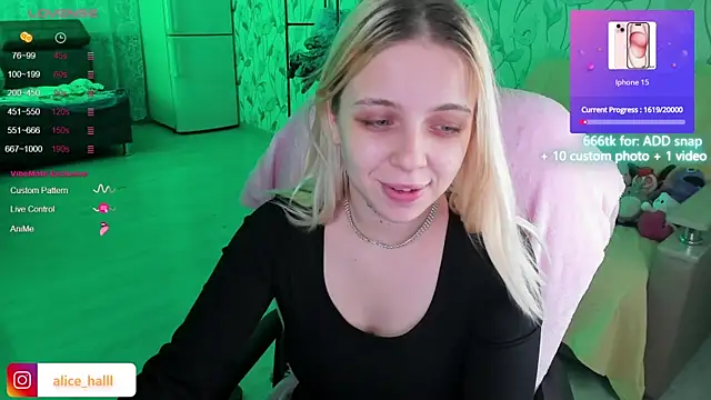 Snapshot of Alice_Halle chatting on December 5, 9:06 am Alice Halle online show from December 5, 9:06 am