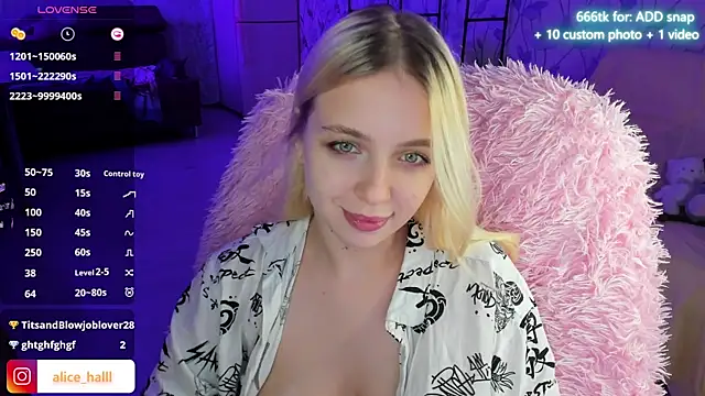 Snapshot of Alice_Halle chatting on December 7, 6:04 pm Alice Halle online show from December 7, 6:04 pm