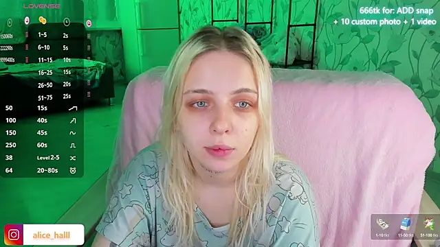 Snapshot of Alice_Halle chatting on December 10, 3:44 pm Alice Halle online show from December 10, 3:44 pm