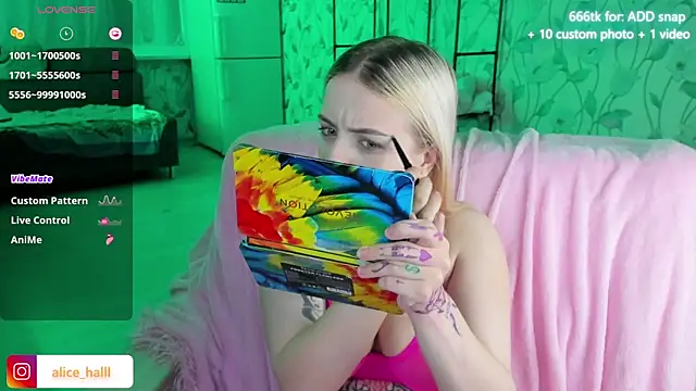 Snapshot of Alice_Halle chatting on December 11, 5:15 pm Alice Halle online show from December 11, 5:15 pm