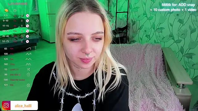 Snapshot of Alice_Halle chatting on January 2, 7:23 am Alice Halle online show from January 2, 7:23 am