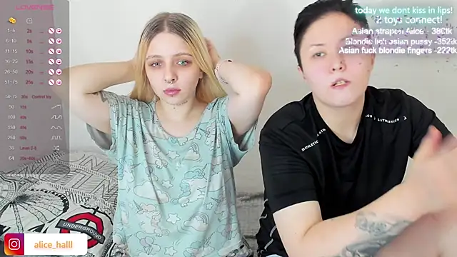 Snapshot of Alice_Halle chatting on January 24, 12:31 pm Alice Halle online show from January 24, 12:31 pm