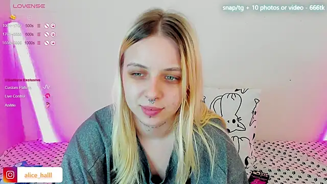 Snapshot of Alice_Halle chatting on February 2, 4:32 pm Alice Halle online show from February 2, 4:32 pm