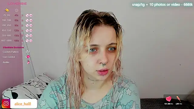 Snapshot of Alice_Halle chatting on February 19, 11:28 am Alice Halle online show from February 19, 11:28 am