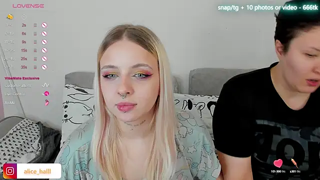 Snapshot of Alice_Halle chatting on February 21, 3:43 pm Alice Halle online show from February 21, 3:43 pm