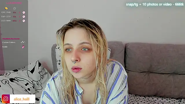 Snapshot of Alice_Halle chatting on March 2, 8:16 am Alice Halle online show from March 2, 8:16 am