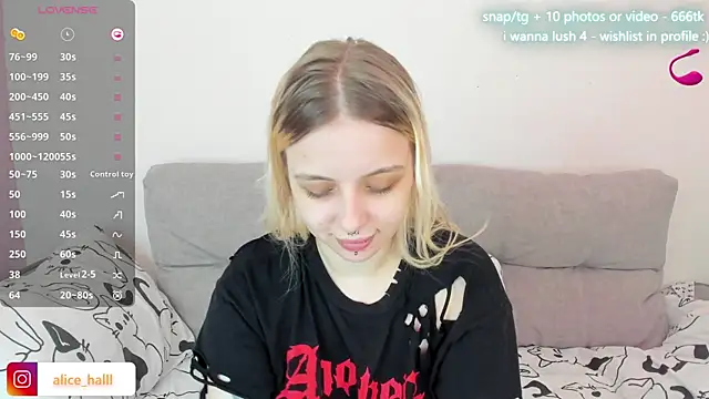 Snapshot of Alice_Halle chatting on March 8, 8:44 am Alice Halle online show from March 8, 8:44 am