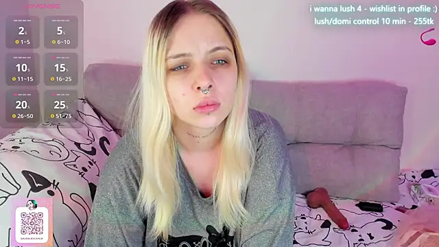 Snapshot of Alice_Halle chatting on March 11, 7:58 am Alice Halle online show from March 11, 7:58 am