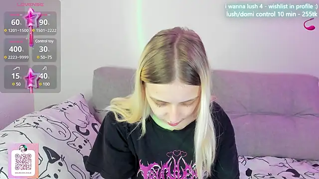 Snapshot of Alice_Halle chatting on March 13, 2:38 am Alice Halle online show from March 13, 2:38 am