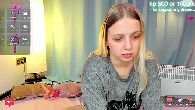 Snapshot of Alice_Halle chatting on September 13, 1:22 pm Alice Halle online show from September 13, 1:22 pm