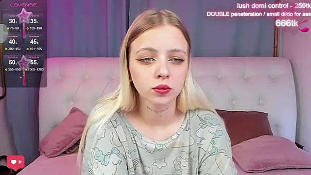 Snapshot of Alice_Halle chatting on October 6, 1:14 am Alice Halle online show from October 6, 1:14 am