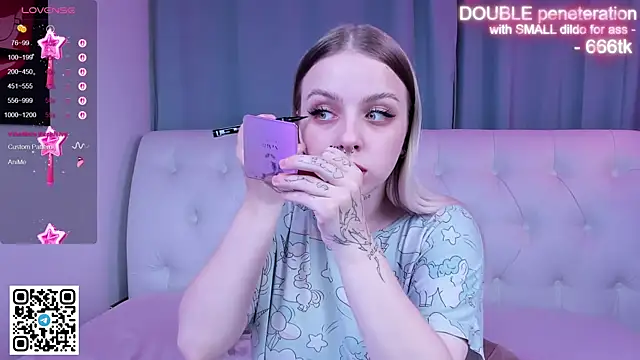 Snapshot of Alice_Halle chatting on November 6, 3:51 am Alice Halle online show from November 6, 3:51 am