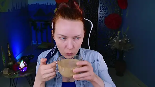 Snapshot of VandaRossi chatting on March 12, 5:13 am VandaRossi online show from March 12, 5:13 am