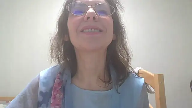 HollyJewel online show from January 21, 9:15 pm