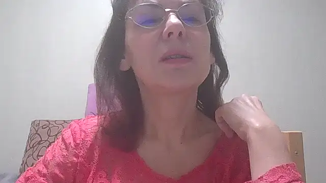 HollyJewel online show from February 11, 5:40 pm