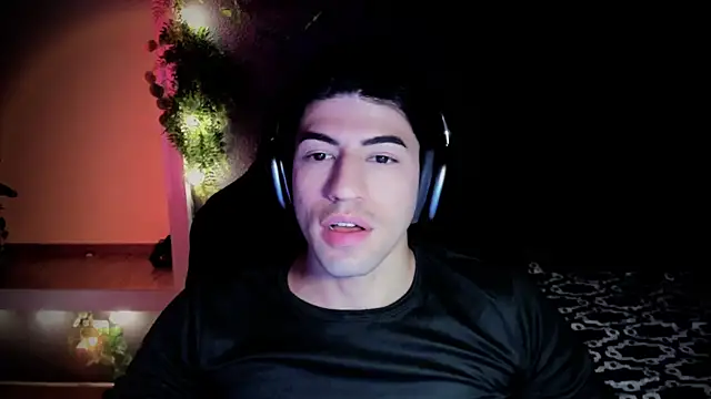 Snapshot of newjeff chatting on March 16, 12:34 am newjeff online show from March 16, 12:34 am