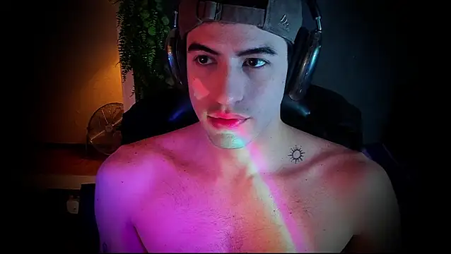 Snapshot of newjeff chatting on October 4, 9:29 am newjeff online show from October 4, 9:29 am