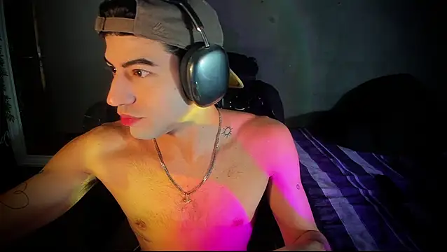 Snapshot of newjeff chatting on October 18, 11:11 am newjeff online show from October 18, 11:11 am