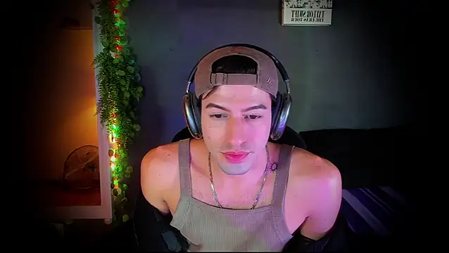 Snapshot of newjeff chatting on November 15, 12:30 am newjeff online show from November 15, 12:30 am