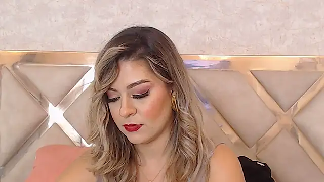 JoannaStanford online show from December 19, 2:12 am